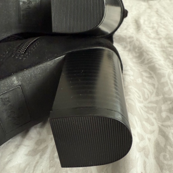 BRAND NEW!!! Saraaf Elegant Black Heeled Boots - Picture 4 of 6